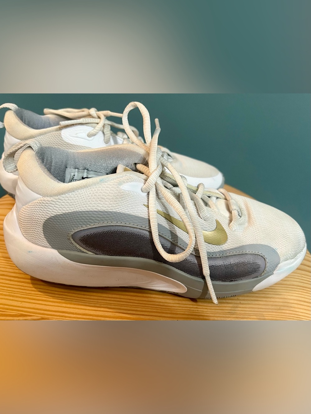 Nike Youth IsoFly Basketball Shoes Sz 4Y